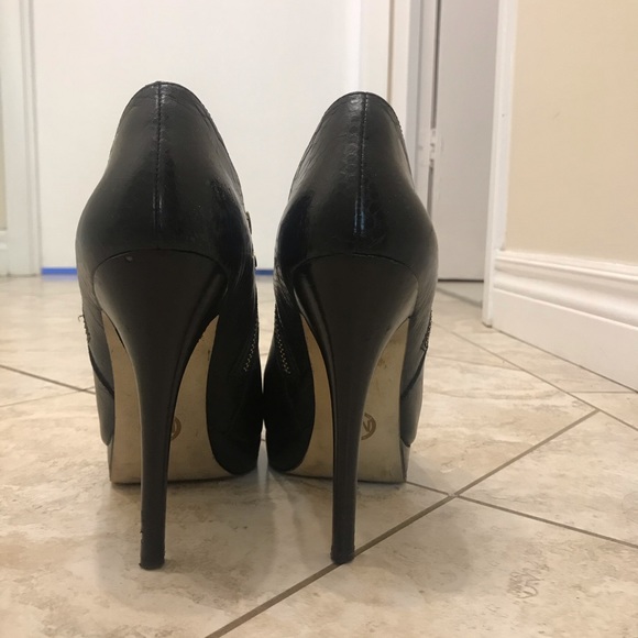 Michael Kors Ankle bootie with gold zip detail - Picture 3 of 6